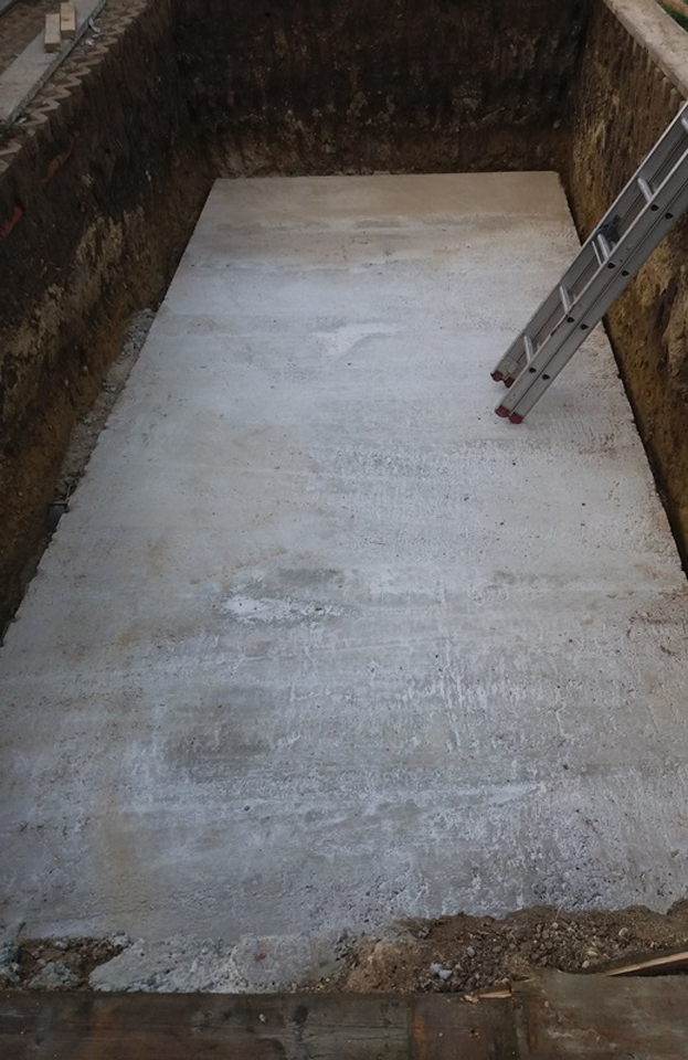 Das Fundament darf in Ruhe trocknen/The foundation must be left to dry undisturbed